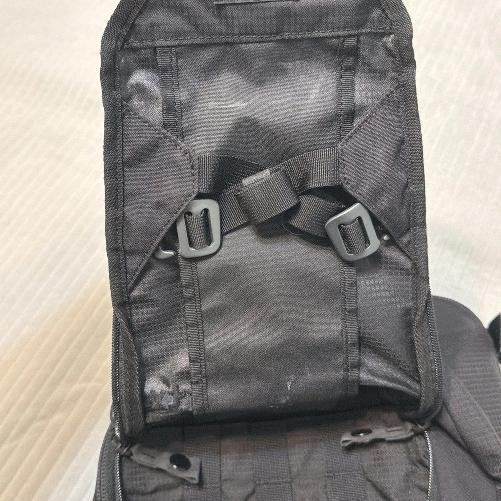 Vertx Commuter Sling 2.0 EDC CCW Bag F1 VTX5011 Backpack Black EUC